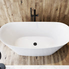 Detail der glatten, glänzenden Oberfläche der Orbit Oval Acryl-Badewanne – pflegeleicht & hygienisch