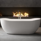 Seitenansicht der „Inverto“ Badewanne – ergonomische Rückenlehne & mittiger Ablauf