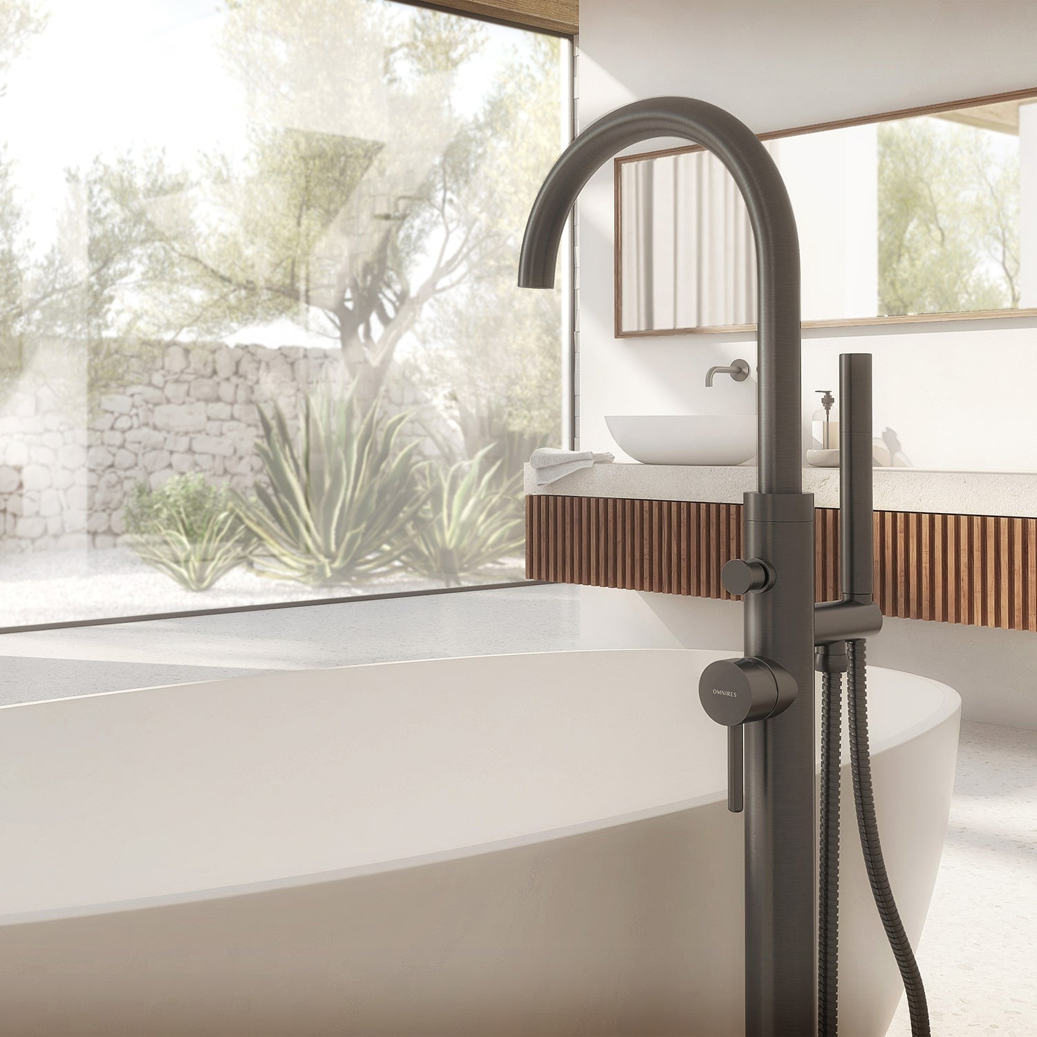 Freistehende Badewannenarmatur Y aus Messing in Graphit mit Handbrause