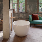 Seitenansicht Shell M+ Badewanne mit ergonomischer Rückenlehne – ovales Wellnesserlebnis